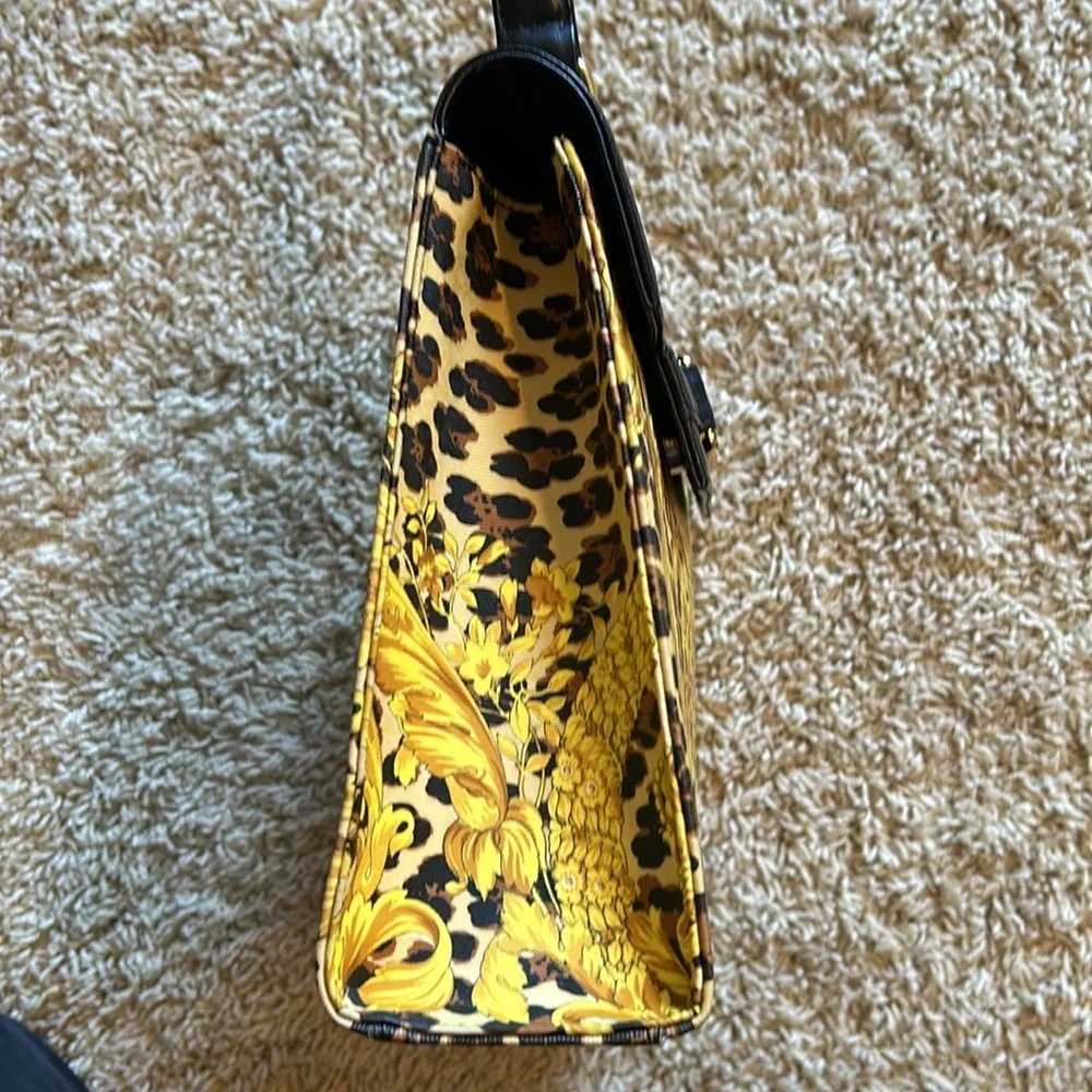 Versace Baroque Kelly Yellow and Black Top Handle Bag- Gorgeous! - Picture 3 of 12